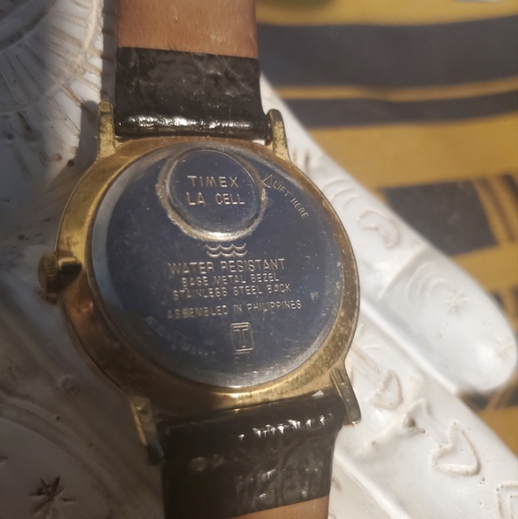 VINTAGE Timex Quartz watch, leather straps, needs a battery but great condition! - Picture 6 of 8